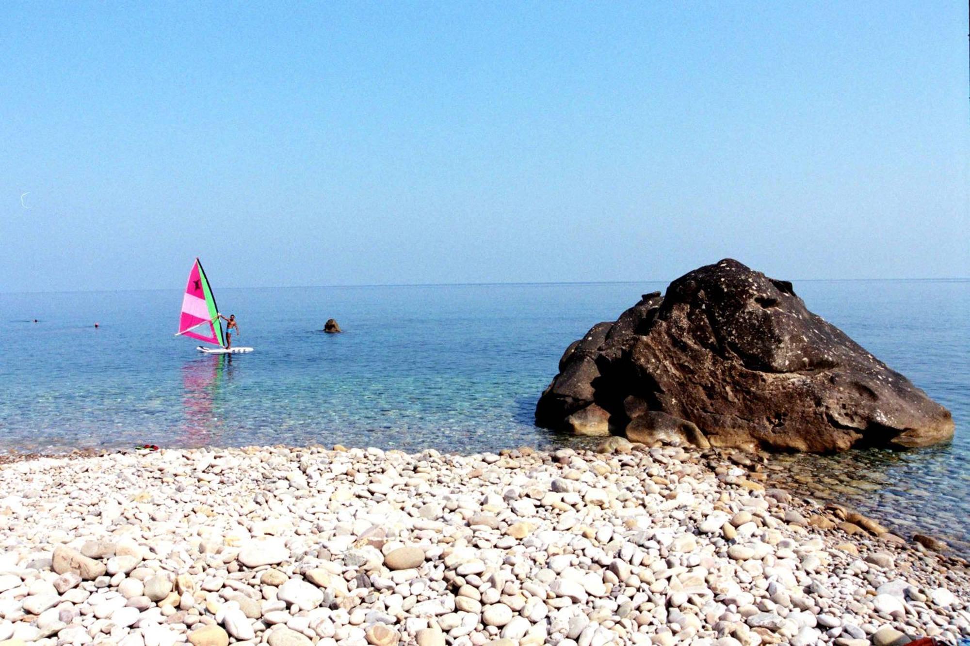 Camere & Case Vacanze Lo Scoglio カステル・ディ・トゥーザ 部屋 写真
