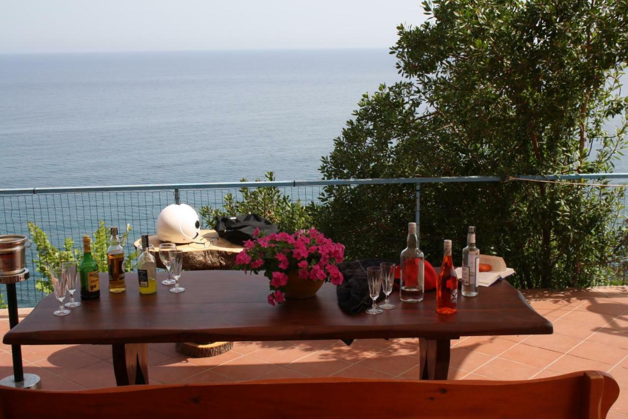 Camere & Case Vacanze Lo Scoglio カステル・ディ・トゥーザ エクステリア 写真